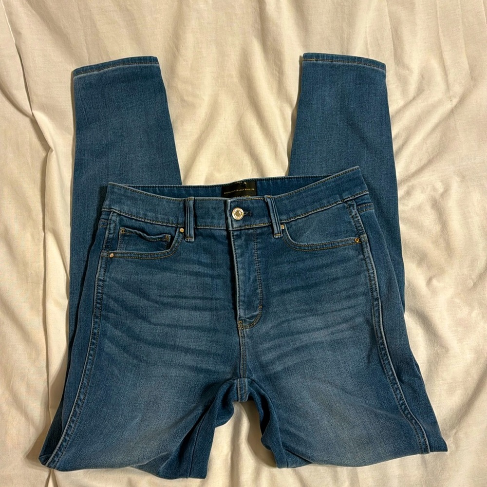 Women’s White House, black market, cashmere denim size 6 high-rise, skinny